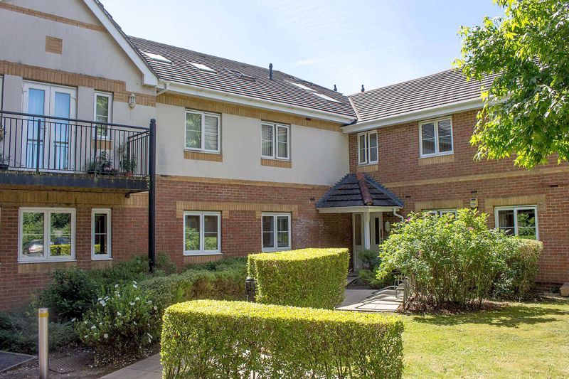 2 bed flat for sale in Salisbury Road, Totton, Southampton SO40, £