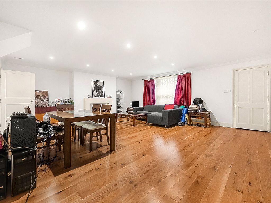 2 bed flat for sale in Kensington Gardens Square, Bayswater, London W2