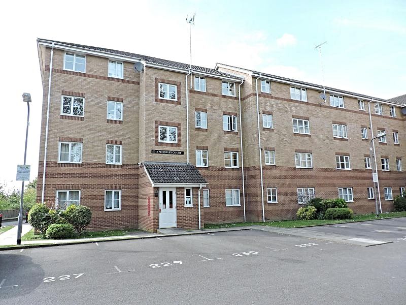 2 bed flat to rent in Princes Gate, High HP13 Zoopla
