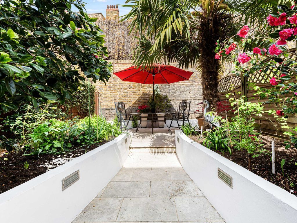 3 bed terraced house for sale in Wilton Square, London N1, £900,000