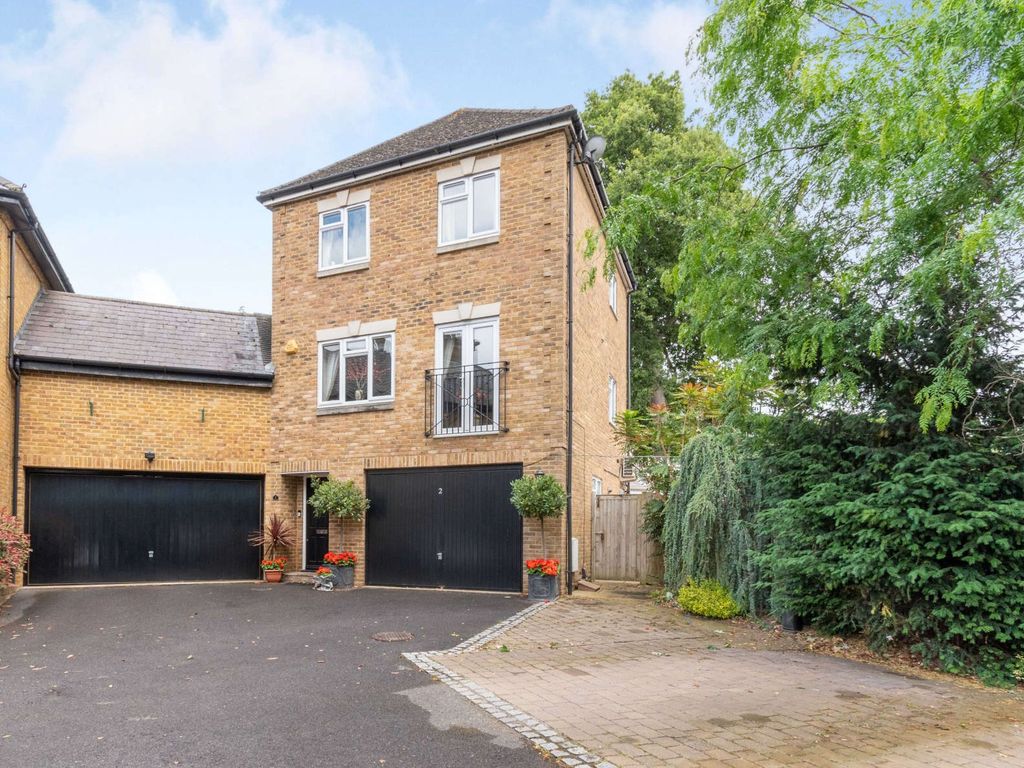 5 bed property for sale in Saxton Mews, Dellfield Close, Watford WD17