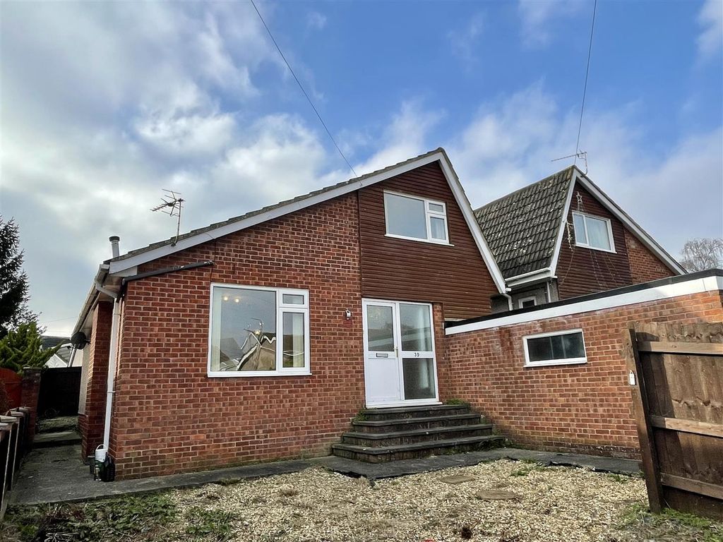 4 bed detached bungalow for sale in St. Road, Bulwark, Chepstow