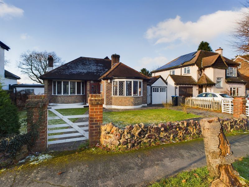 2 bed detached bungalow for sale in Park Avenue, Caterham CR3, £575,000