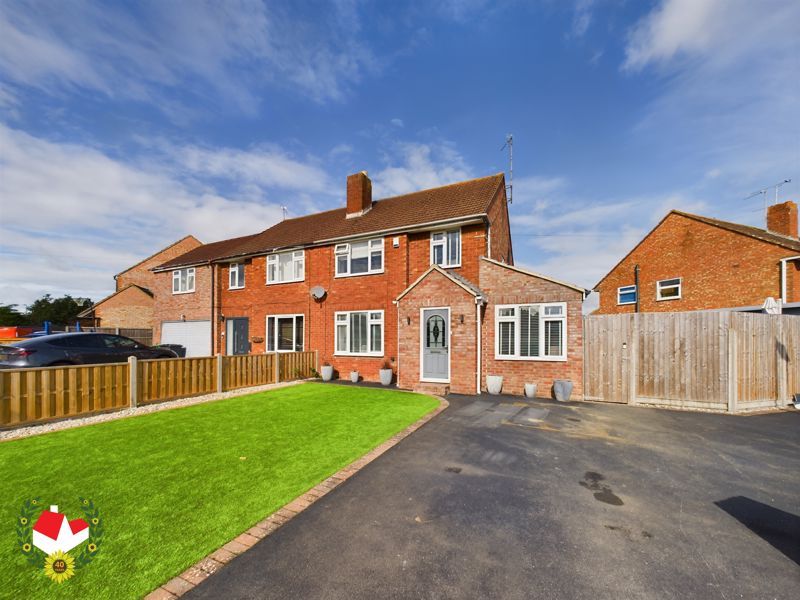 3 bed semidetached house for sale in Lynton Road, Hucclecote
