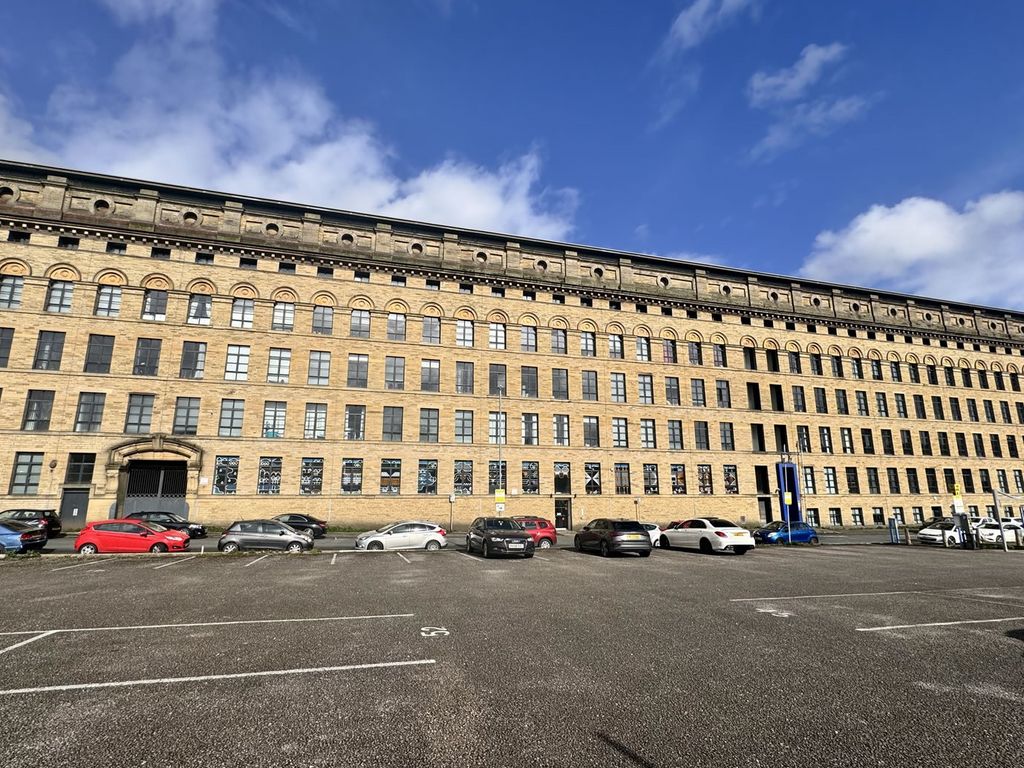 Studio for sale in Lilycroft Road, Bradford BD9, £50,000 Zoopla