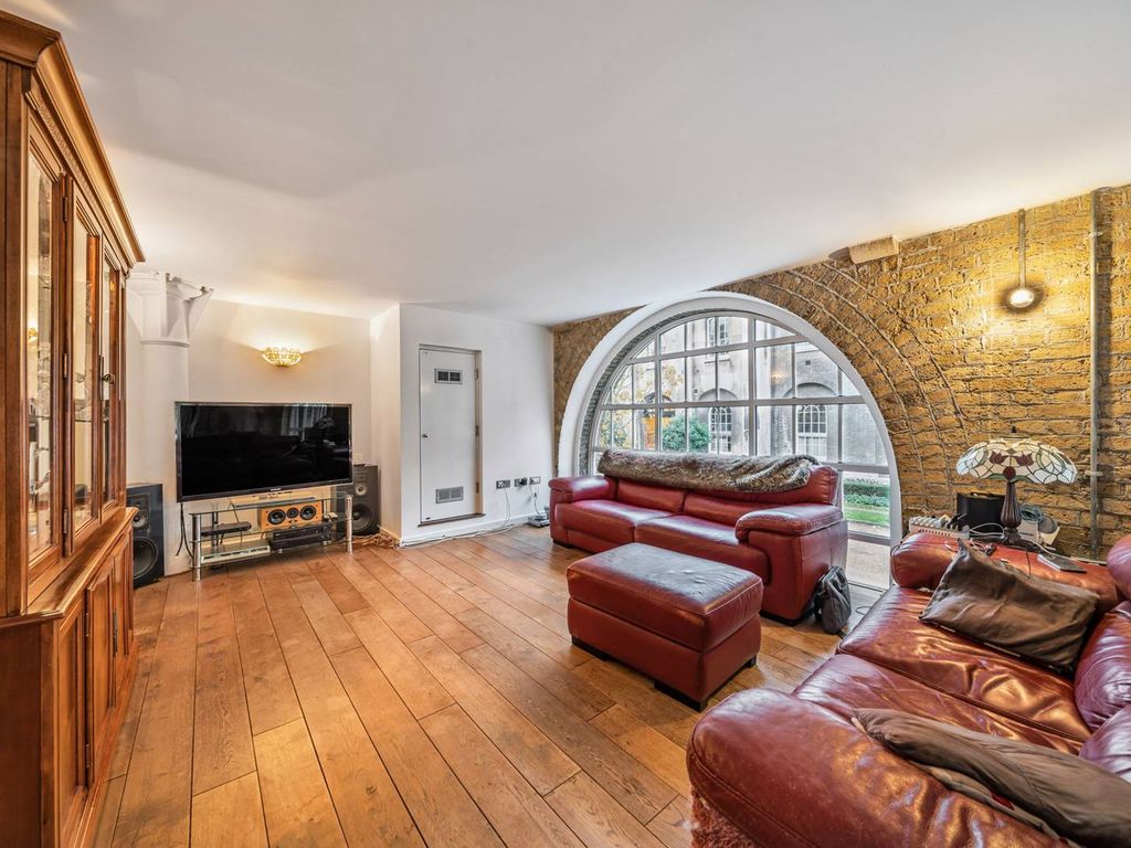 3 bed flat to rent in Marlborough Road, Woolwich, London SE18, £2,900