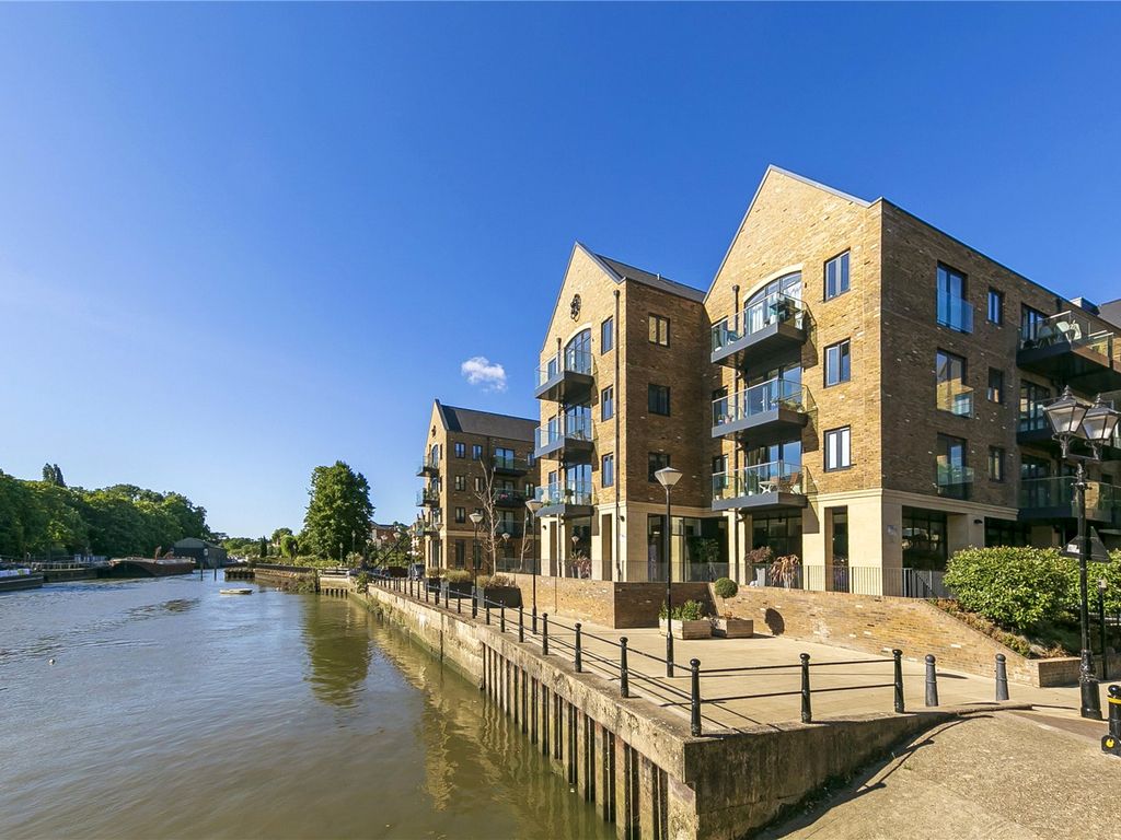 Lion Court, Lion Wharf Road, Old Isleworth, Middx TW7  