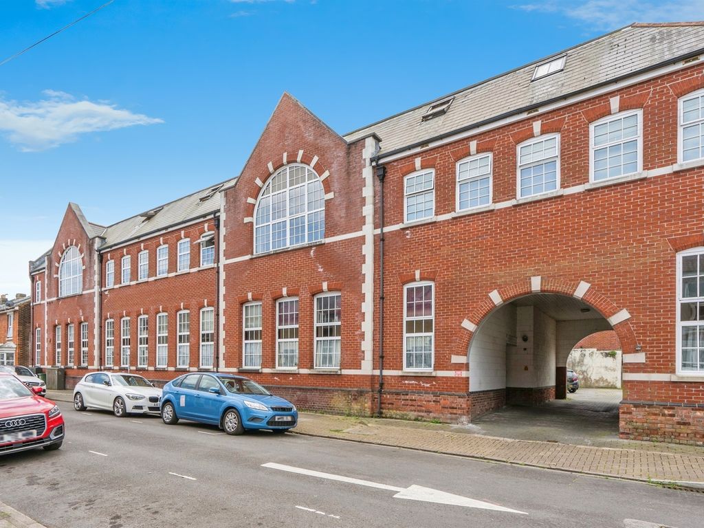 2 bed flat for sale in Reginald Road, Southsea PO4, £190,000 Zoopla