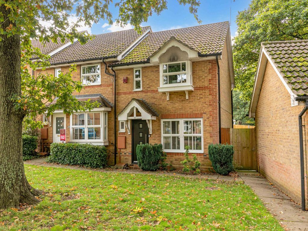 2 bed end terrace house for sale in Beckford Way, Maidenbower, Crawley