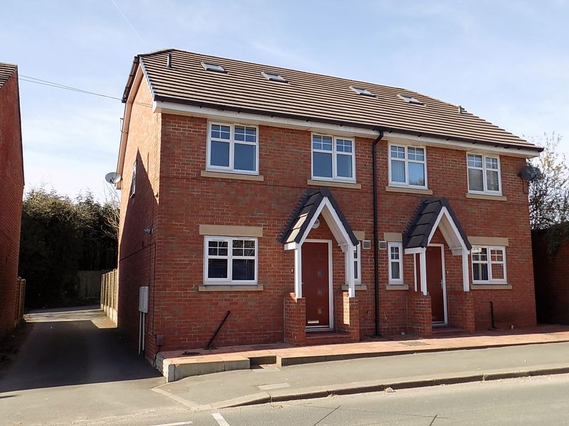 4 bed semidetached house to rent in Bolton Road, Westhoughton, Bolton