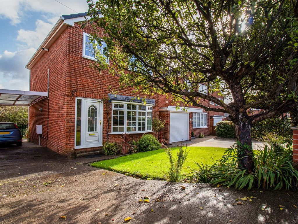 3 bed detached house for sale in Newton Drive, Outwood, Wakefield WF1