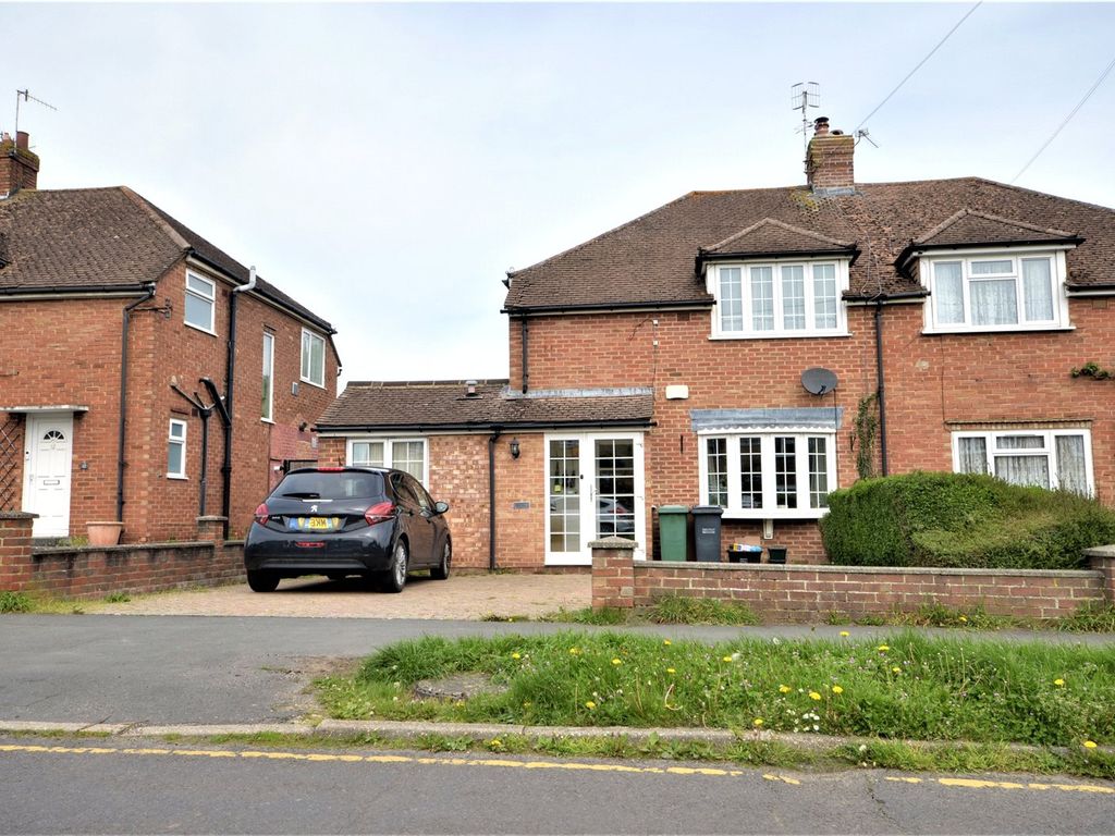 4 bed semidetached house to rent in Horley, Surrey RH6 Zoopla