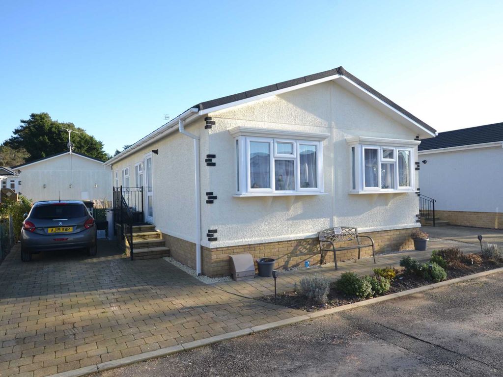 2 bed mobile/park home for sale in Laburnum Drive, Oakwood Court