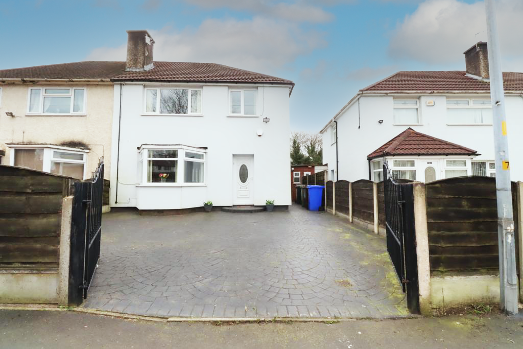 3 bed semidetached house for sale in Buttermere Road, AshtonUnder