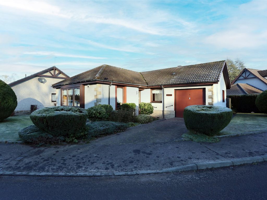 2 bed bungalow for sale in Hogarth Drive, Cupar KY15, £220,000 Zoopla