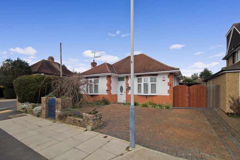 2 bed detached bungalow for sale in Evelyn Avenue, Ruislip HA4 Zoopla