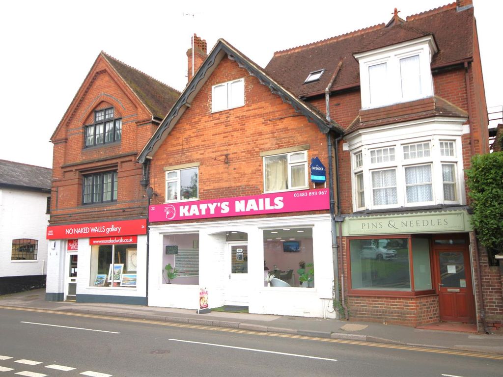 2 bed flat to rent in High Street, Bramley, Guildford GU5, £1,150 pcm