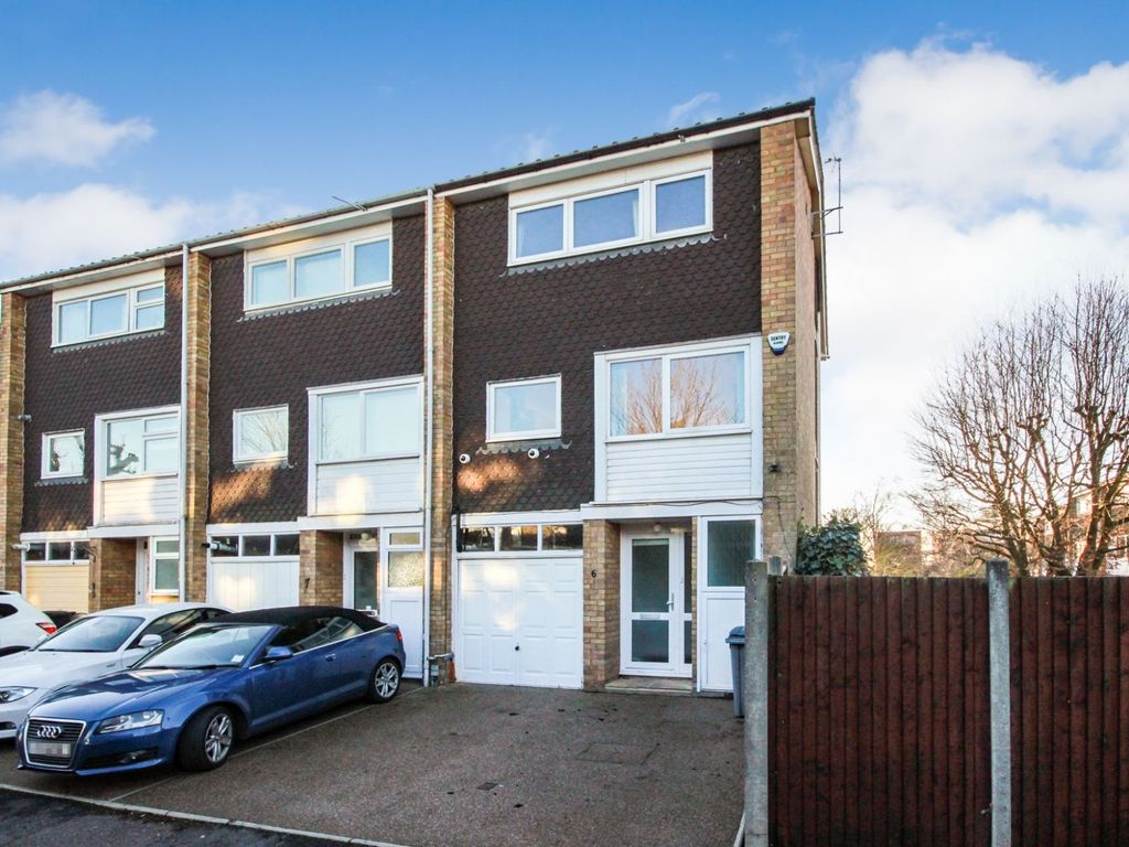 4 bed end terrace house to rent in Haddon Court, Shakespeare Road