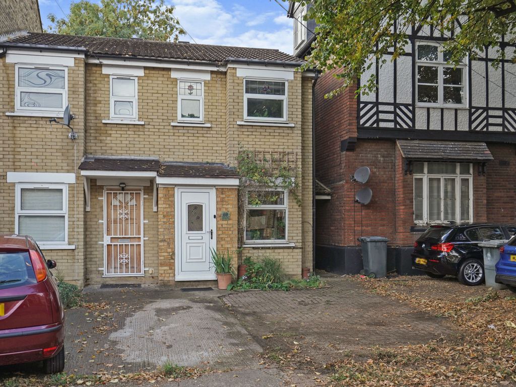 2 bed semidetached house for sale in Carnarvon Road, London E15 Zoopla