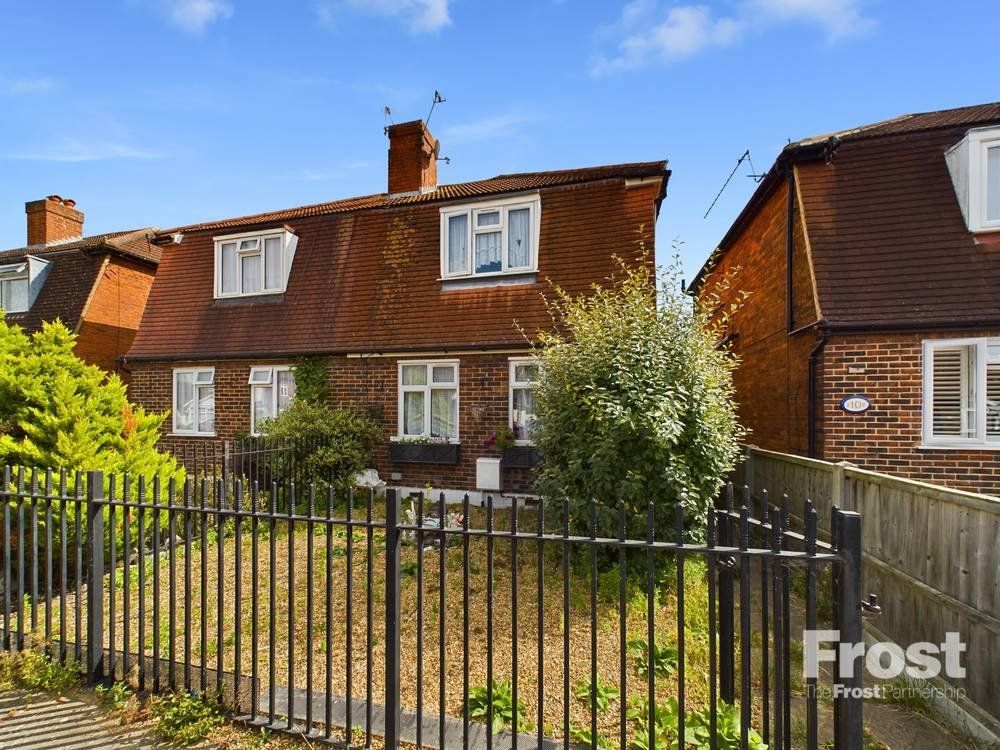 3 bed semidetached house for sale in Farm Road, StainesUponThames