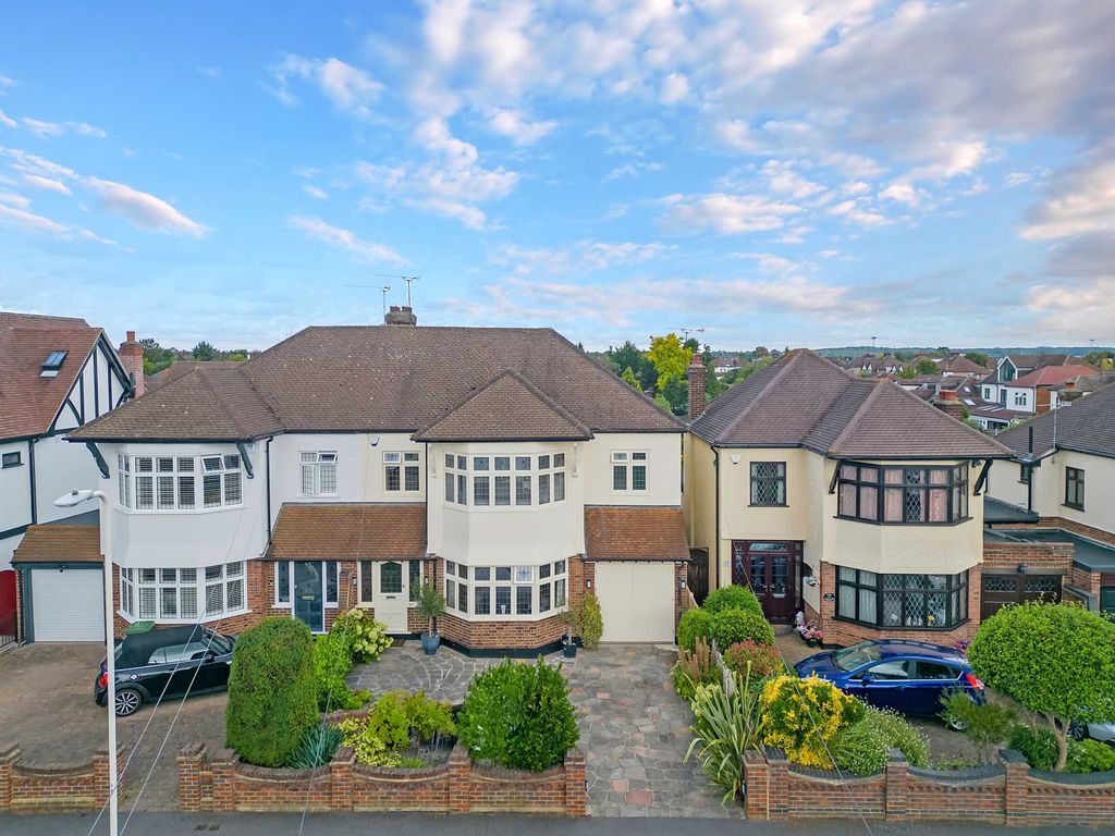 4 bed semidetached house for sale in Park Drive, Upminster RM14, £