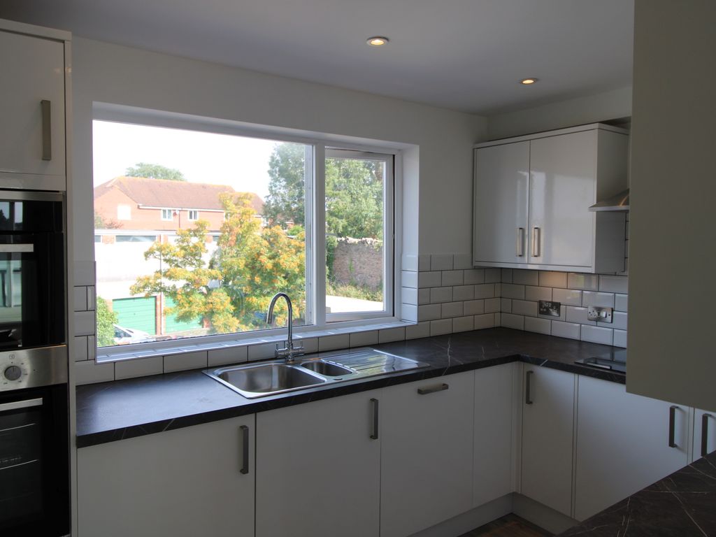 2 bed flat to rent in Quantock Parade, North Petherton, Bridgwater TA6
