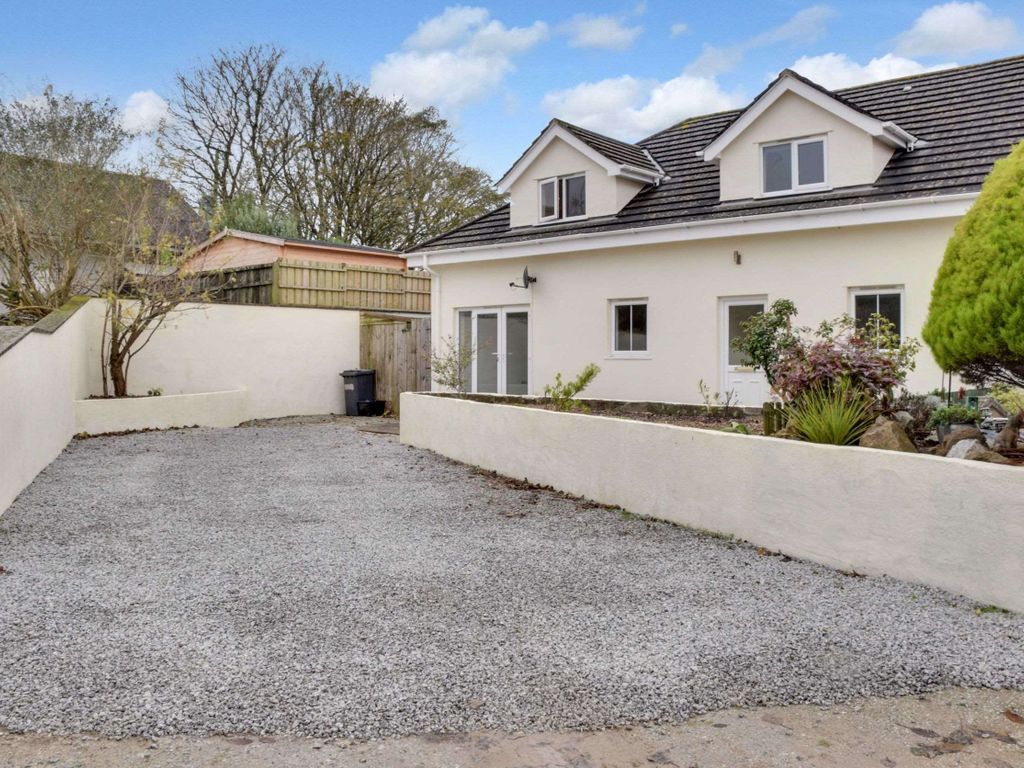 4 bed semidetached house for sale in Grace Close, Carnkie, Redruth