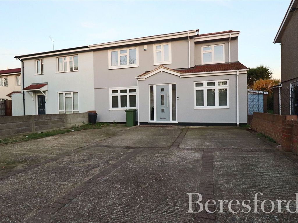 4 bed semidetached house for sale in Saunton Road, Hornchurch RM12