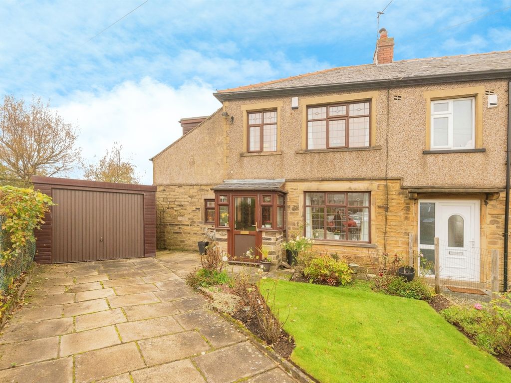 5 bed end terrace house for sale in Delph Grove, Clayton, Bradford BD14