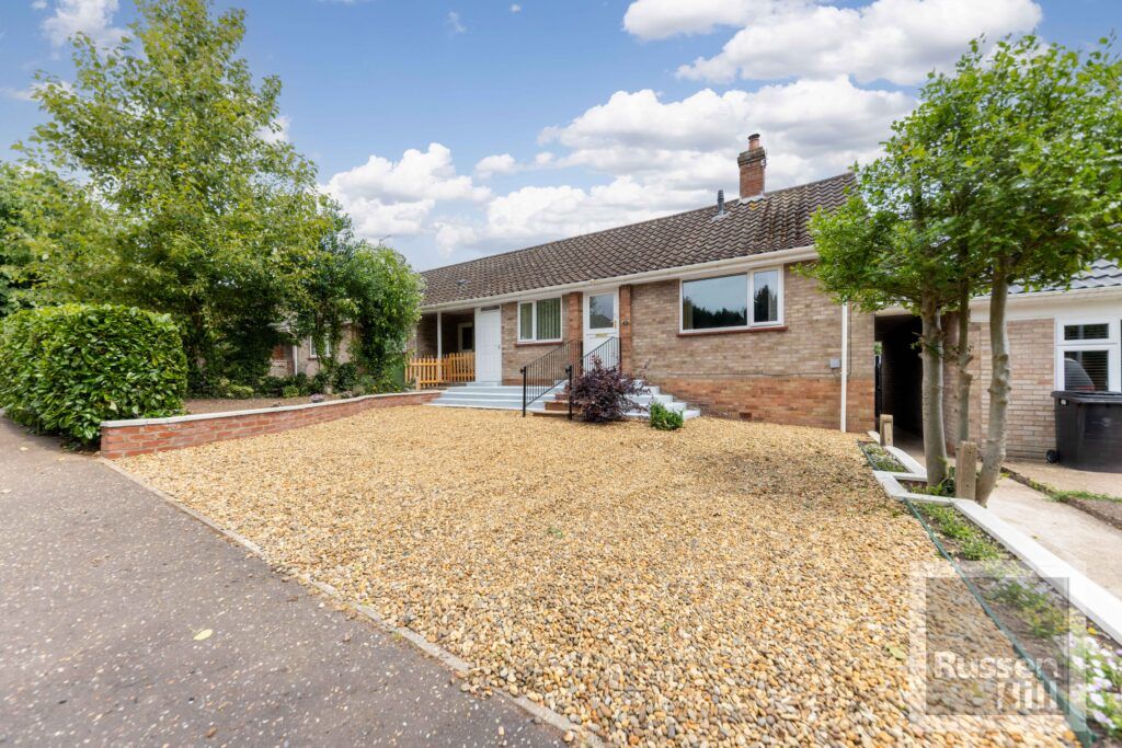 2 bed semidetached bungalow for sale in Green Hills Close, Costessey
