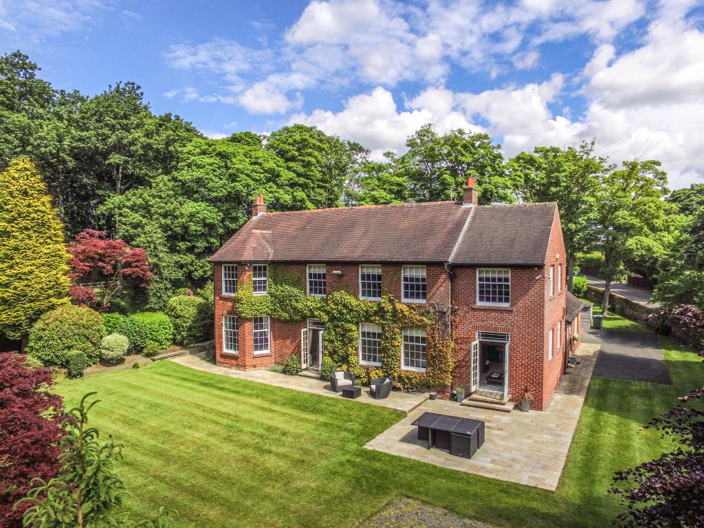 4 bed detached house for sale in Lightridge Road, Fixby, Huddersfield