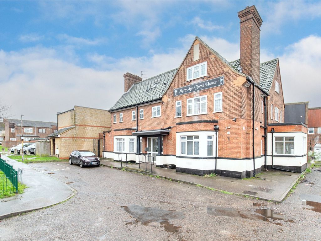 12 bed detached house for sale in Seymour Road, Northfleet, Gravesend