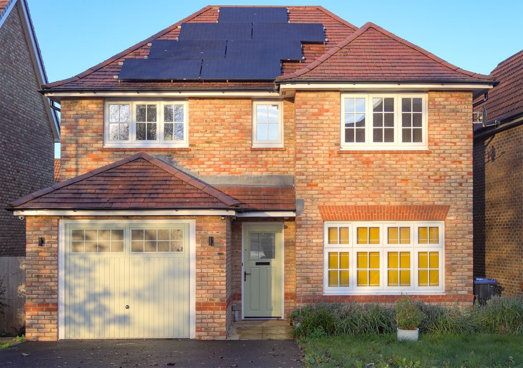 4 bed detached house to rent in Capstone Drive, Calne SN11, £2,000 pcm