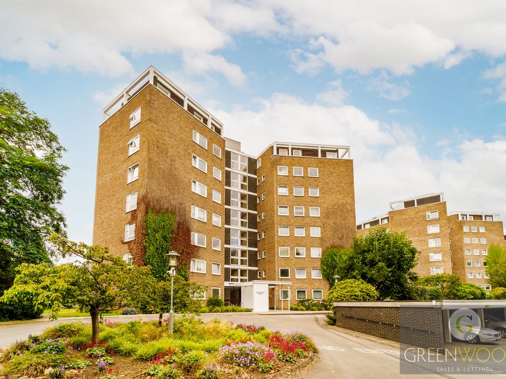 2 bed flat for sale in Albany Park Road, Kingston Upon Thames KT2, £