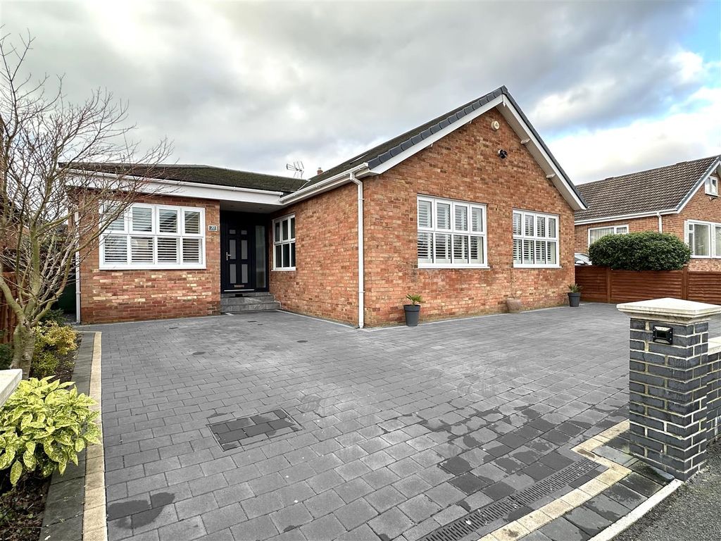 2 bed detached bungalow for sale in Aiskew Grove, Fairfield, Stockton