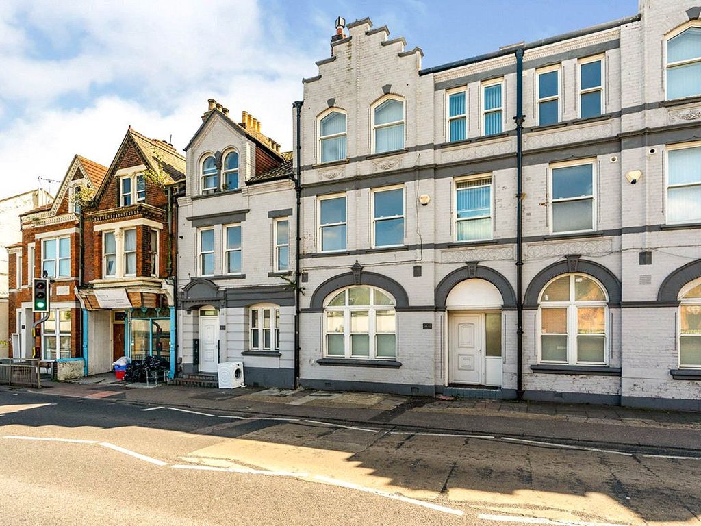 3 bed flat to rent in Balmoral Road, Gillingham, Kent ME7 Zoopla