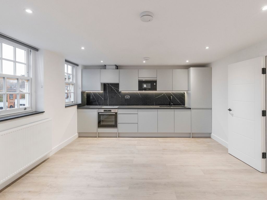 1 bed flat to rent in Ashbourne Parade, Finchley Road, London NW11, £1,775 pcm Zoopla