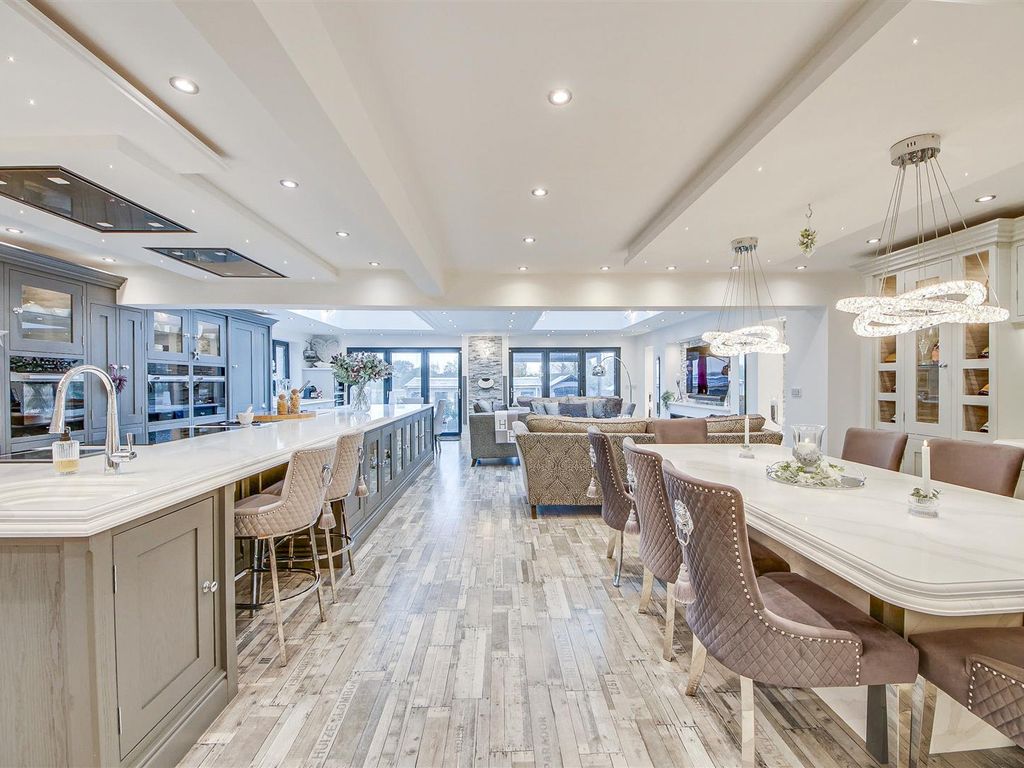 4 bed detached house for sale in Southport Road, Southport PR8, £