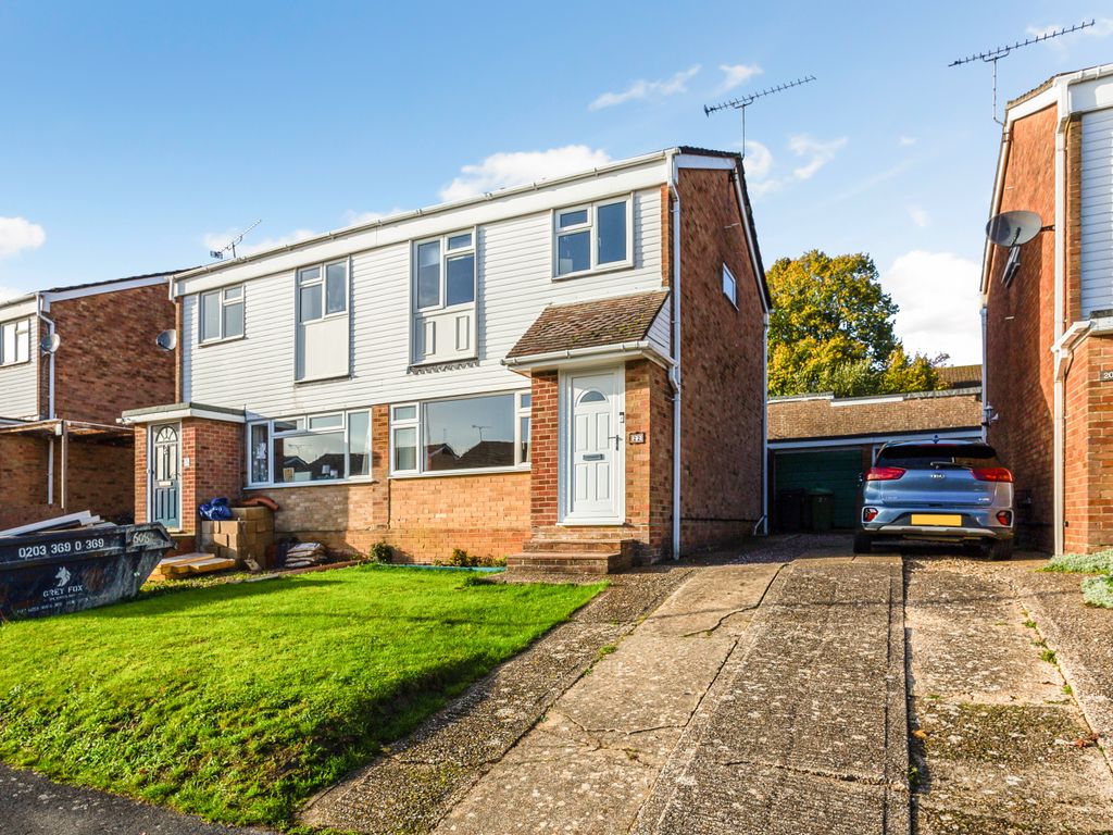 3 bed semidetached house for sale in Lime Avenue, Alton GU34, £374,950