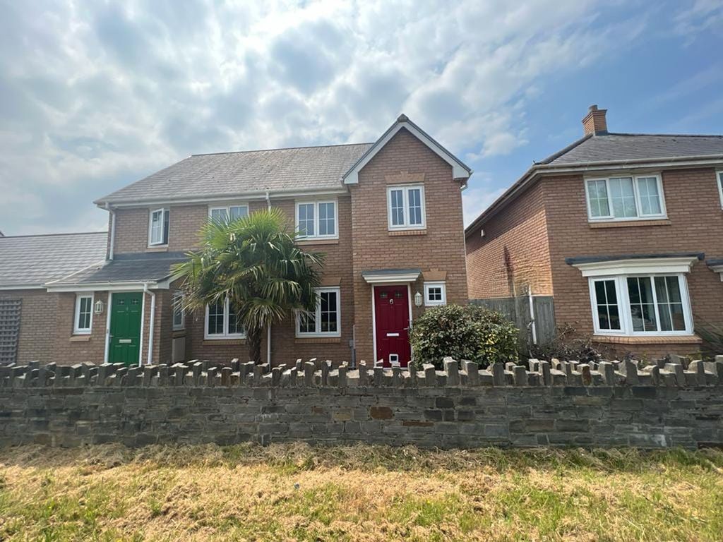 3 bed semidetached house for sale in Heol Senni, Bettws NP20 Zoopla