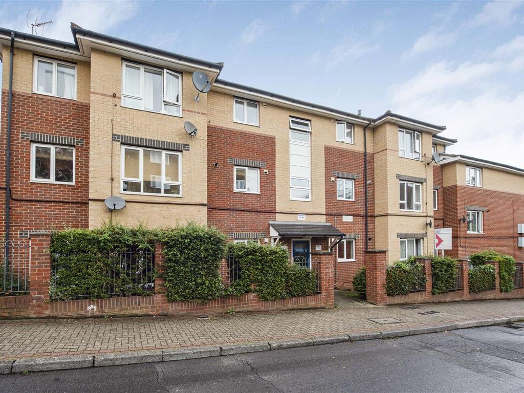 2 bed flat to rent in Ramsey Court, 205 Cortis Road, London SW15 Zoopla