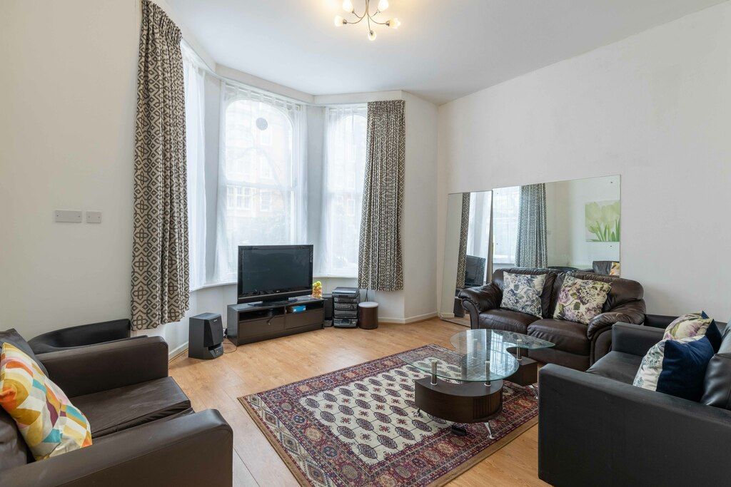 3 bed flat to rent in Redcliffe Gardens, Chelsea SW10 Zoopla