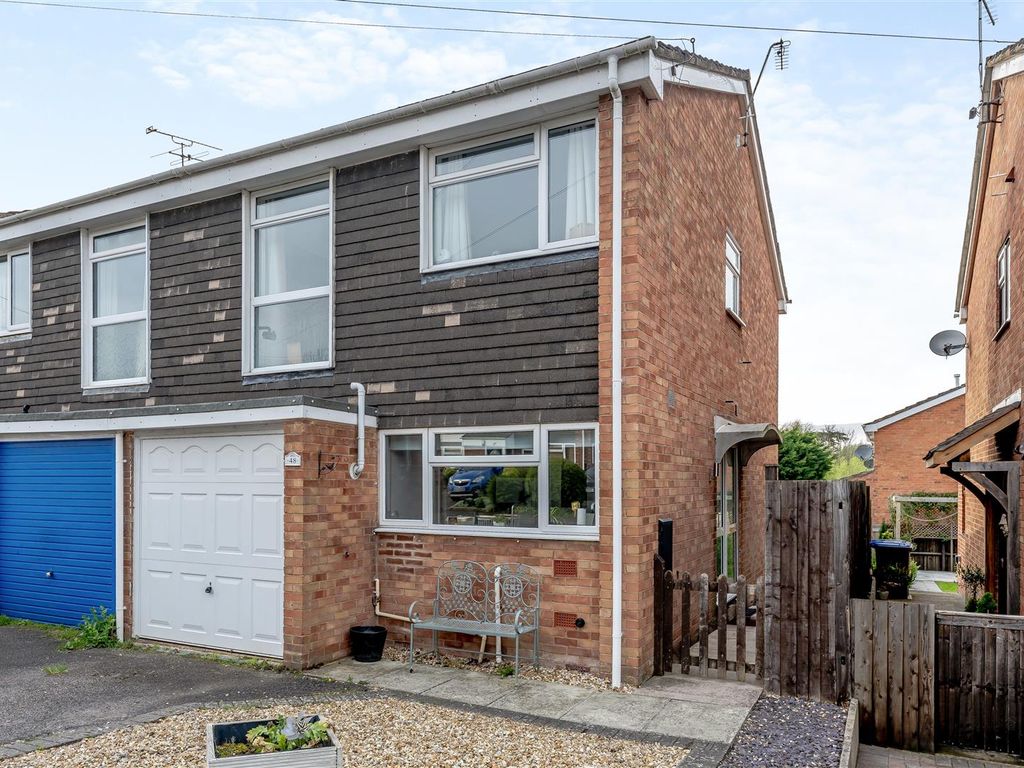 3 bed semidetached house for sale in Stowe Drive, Southam CV47, £