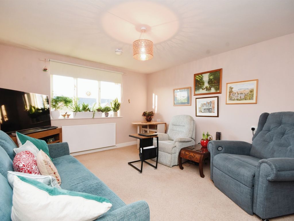 2 bed flat for sale in Nottage Crescent, Braintree CM7 Zoopla