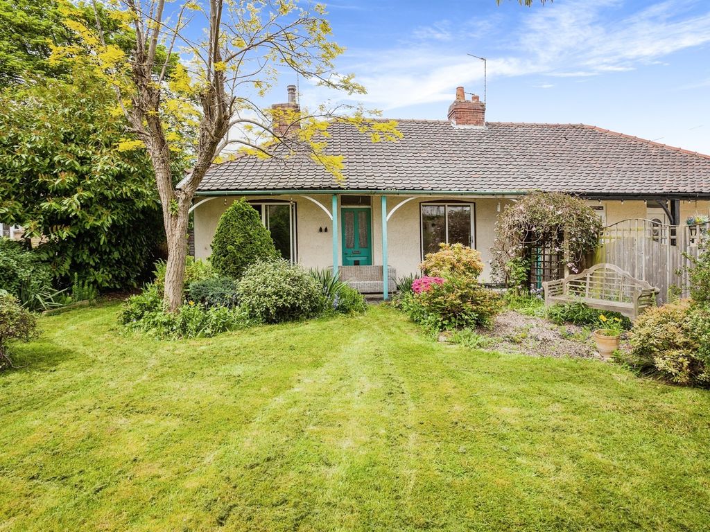 2 bed semidetached bungalow for sale in Calverley Green Road, Altofts