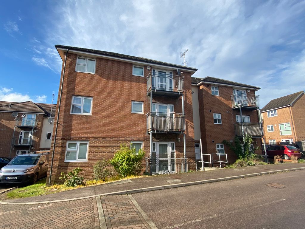 2 bed flat to rent in Miller Way, Stevenage, Herts SG1, £1,150 pcm Zoopla
