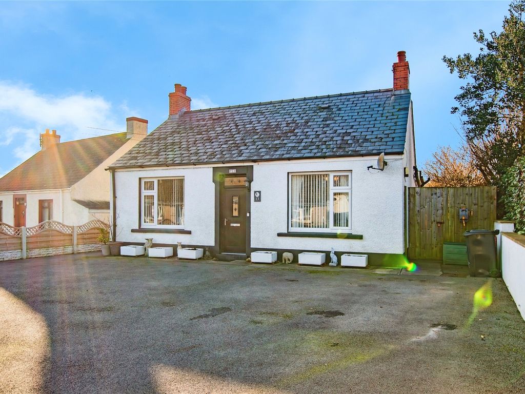 4 bed bungalow for sale in Middle Street, Rosemarket, Milford Haven