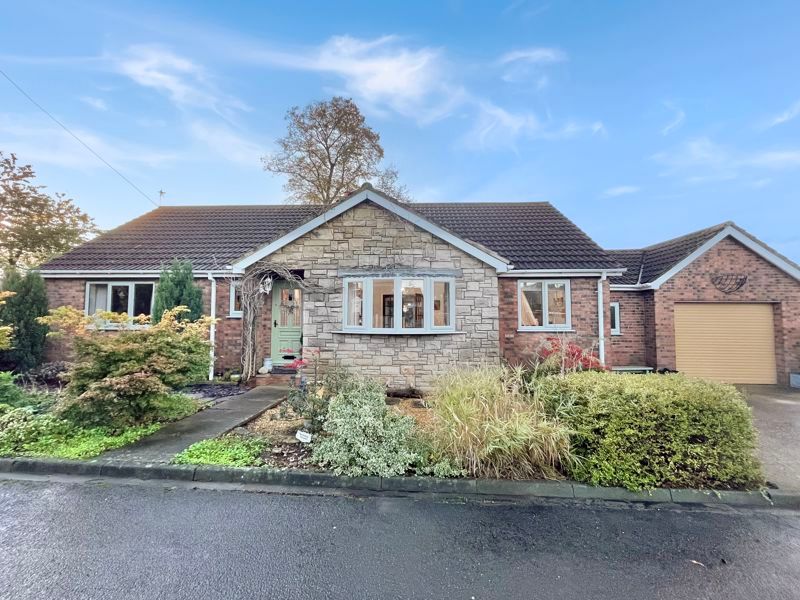 3 bed detached house for sale in Chequerfield Court, Pontefract WF8, £