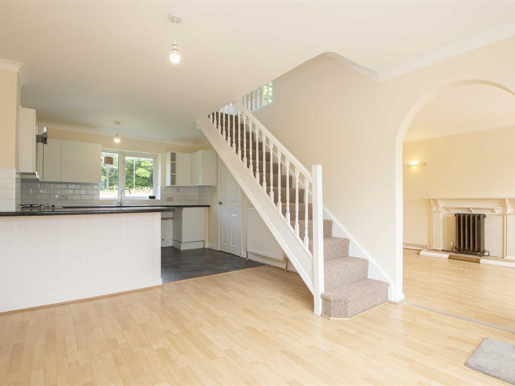 3 bed terraced house to rent in High Trees, Eaglestone, Milton Keynes