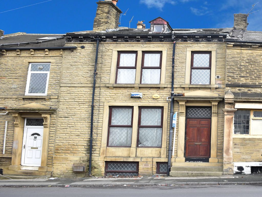 2 bed terraced house for sale in Bradford Road, Idle, Bradford, West